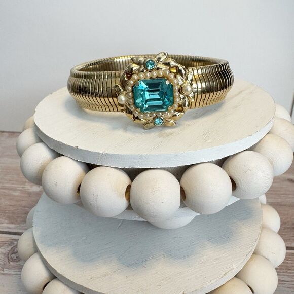 Vintage Pegasus Coro MCM Gold Omega Stretch Bracelet with Aquamarine Blue Stones - Picture 8 of 8